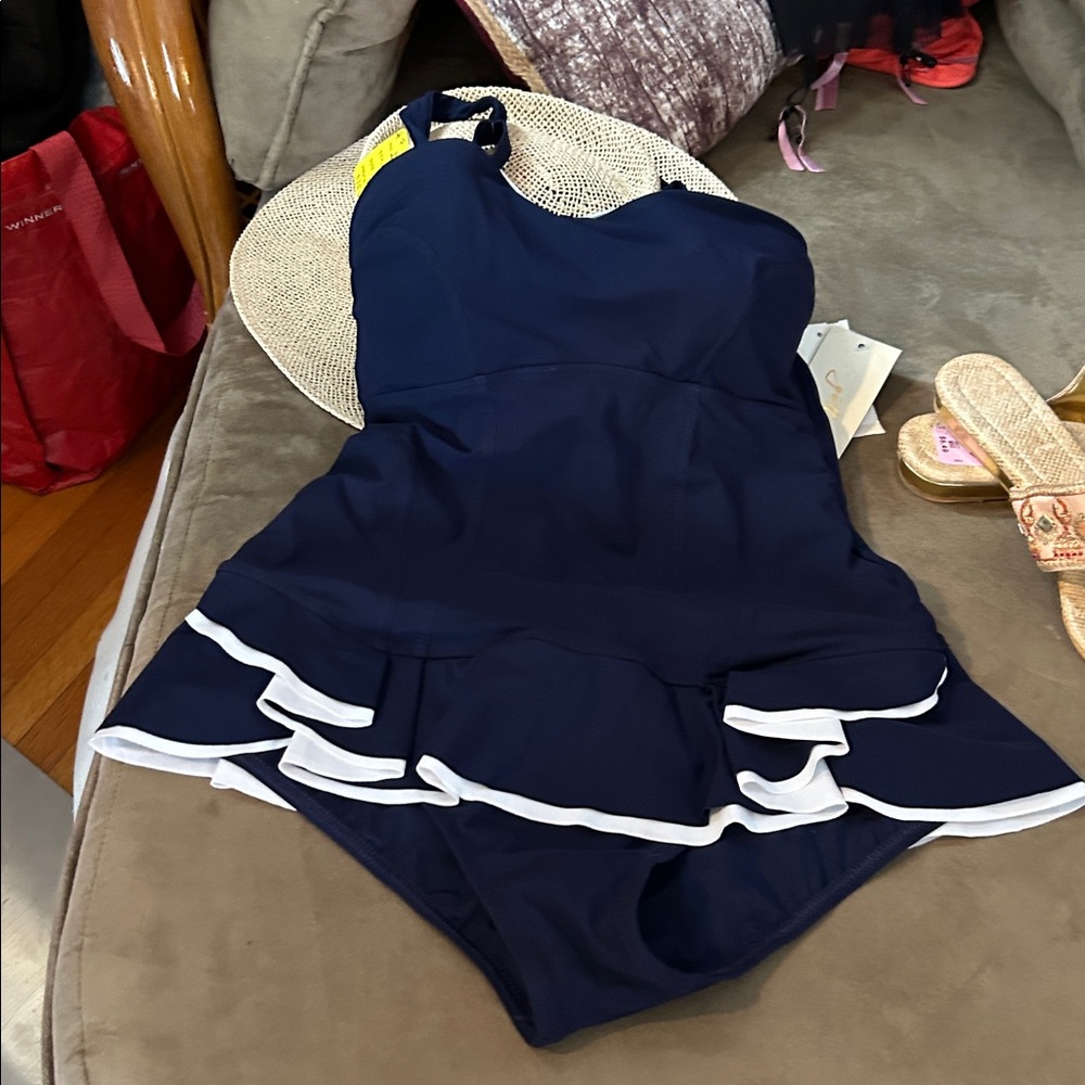 NWT adorable Gottex D cup swimsuit - Picture 5 of 8